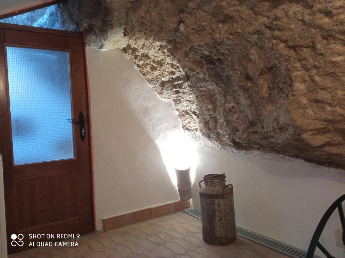 הוילה Setenil De Las Bodegas Casa Enrocada מראה חיצוני תמונה